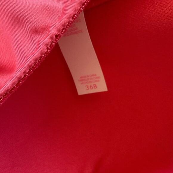 NWOT Victoria’s Secret Melon Pink Bandeau Bikini Top w/ Removable Straps 36B - Picture 3 of 3